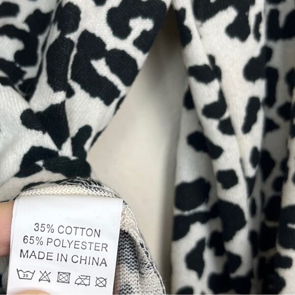 AMARYLLIS White Leopard Print Knit Long Snap Button Cardigan LARGE V Neck Soft - Picture 9 of 9